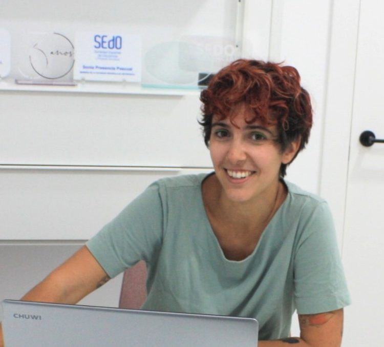 Aina Moral auxiliar dental en Presencia Dental